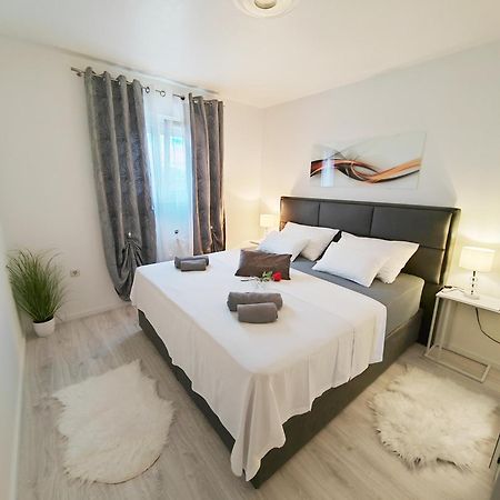 Apartment Toni With Private Parking 자다르 외부 사진